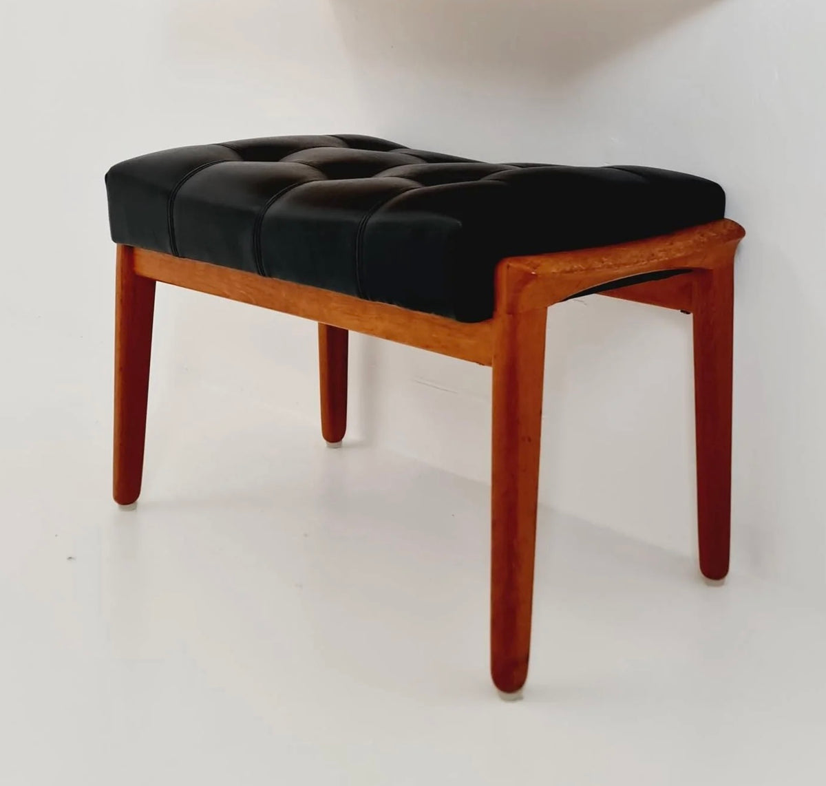 Mid-Century-Hocker