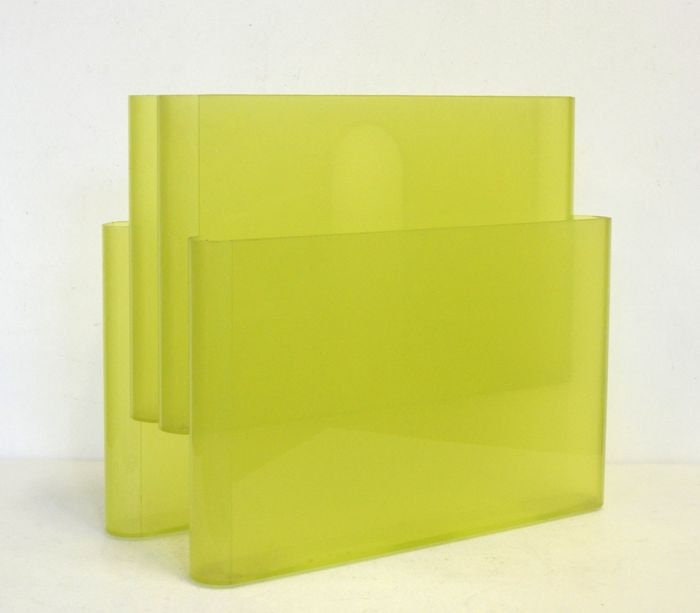 Mid-Century Modern Black Magazine Rack with 4 Compartments by Giotto Stoppino for Kartell, 1970s model 4676 made in italy