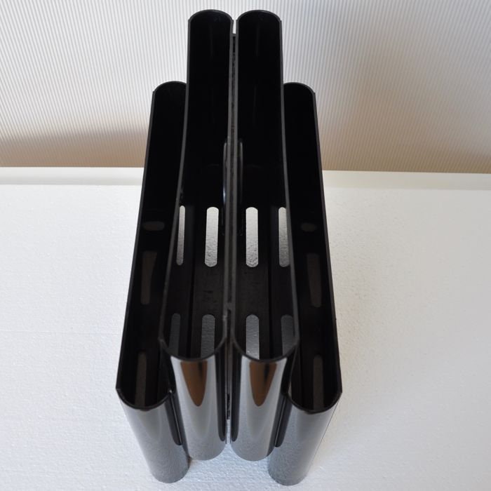 Mid-Century Modern Black Magazine Rack with 4 Compartments by Giotto Stoppino for Kartell, 1970s model 4676 made in italy