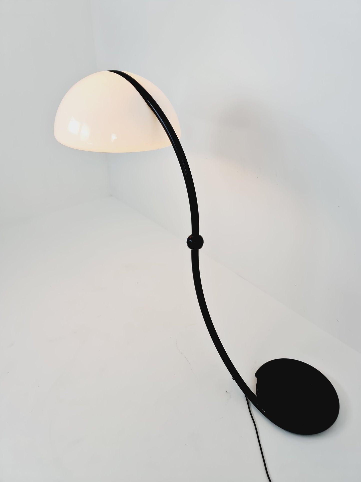 Mid-Century Italian Space Age Serpentine Floor Lamp by Elio Martinelli for Martinelli Luce, 1970s