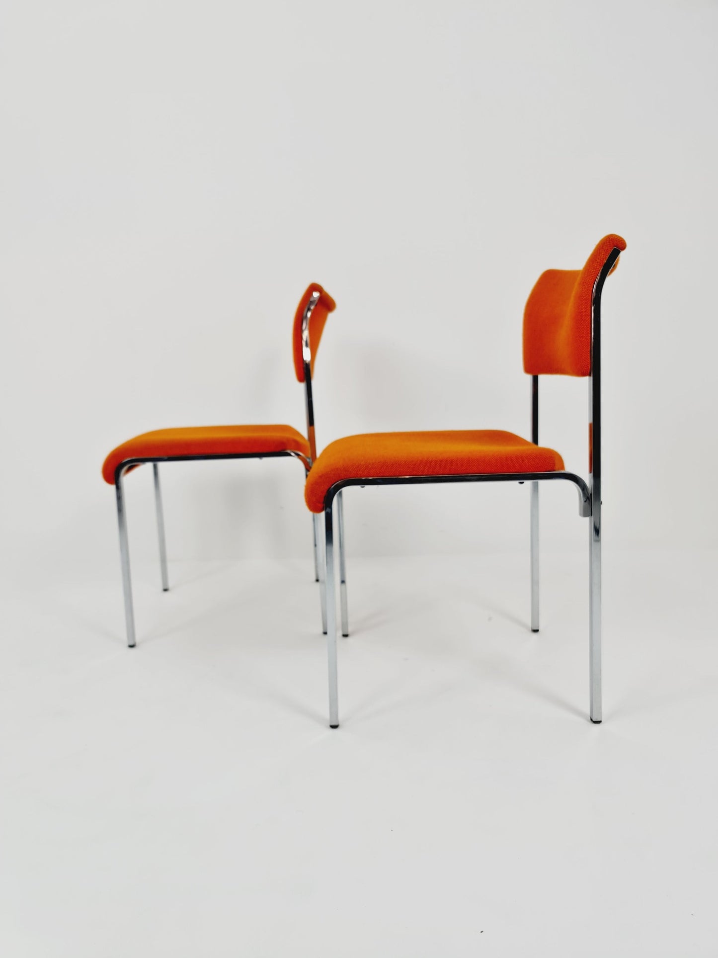 Set of 2 orange girsberger eurochairs, space age design 1970s