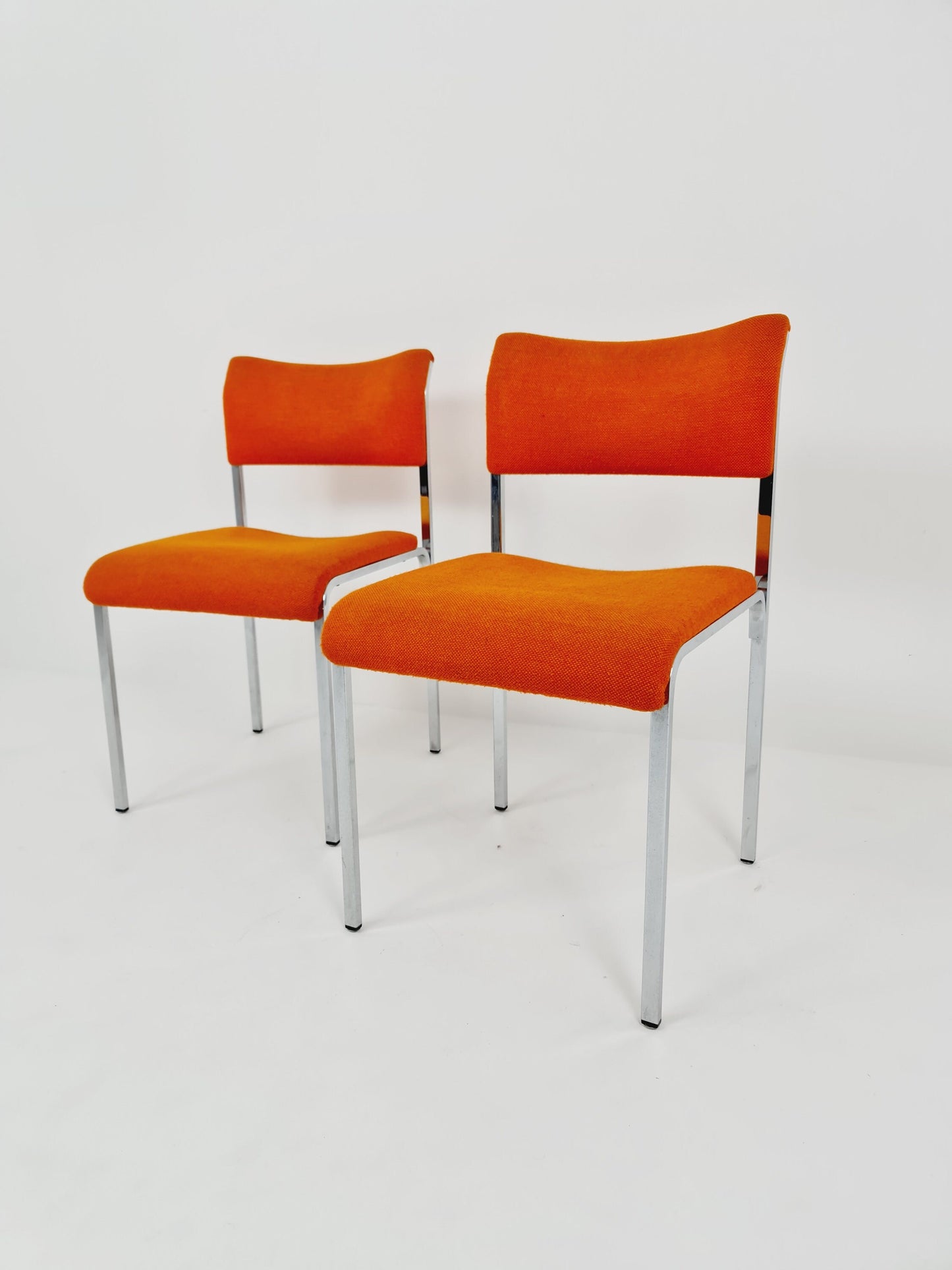 Set of 2 orange girsberger eurochairs, space age design 1970s