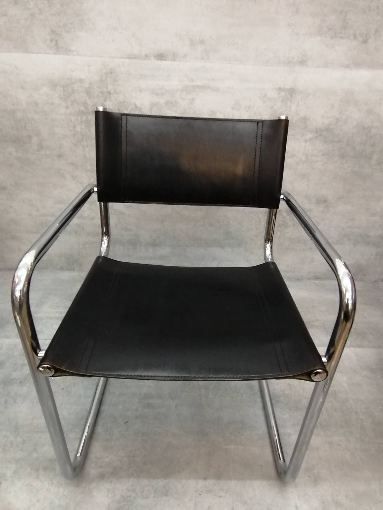 1 von 2 Vintage Model S34 black Saddle Leather Dining Chairs by Mart Stam & Marcel Breuer 1980s