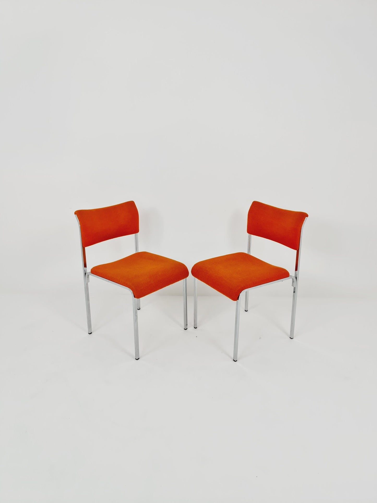 Set of 2 orange girsberger eurochairs, space age design 1970s