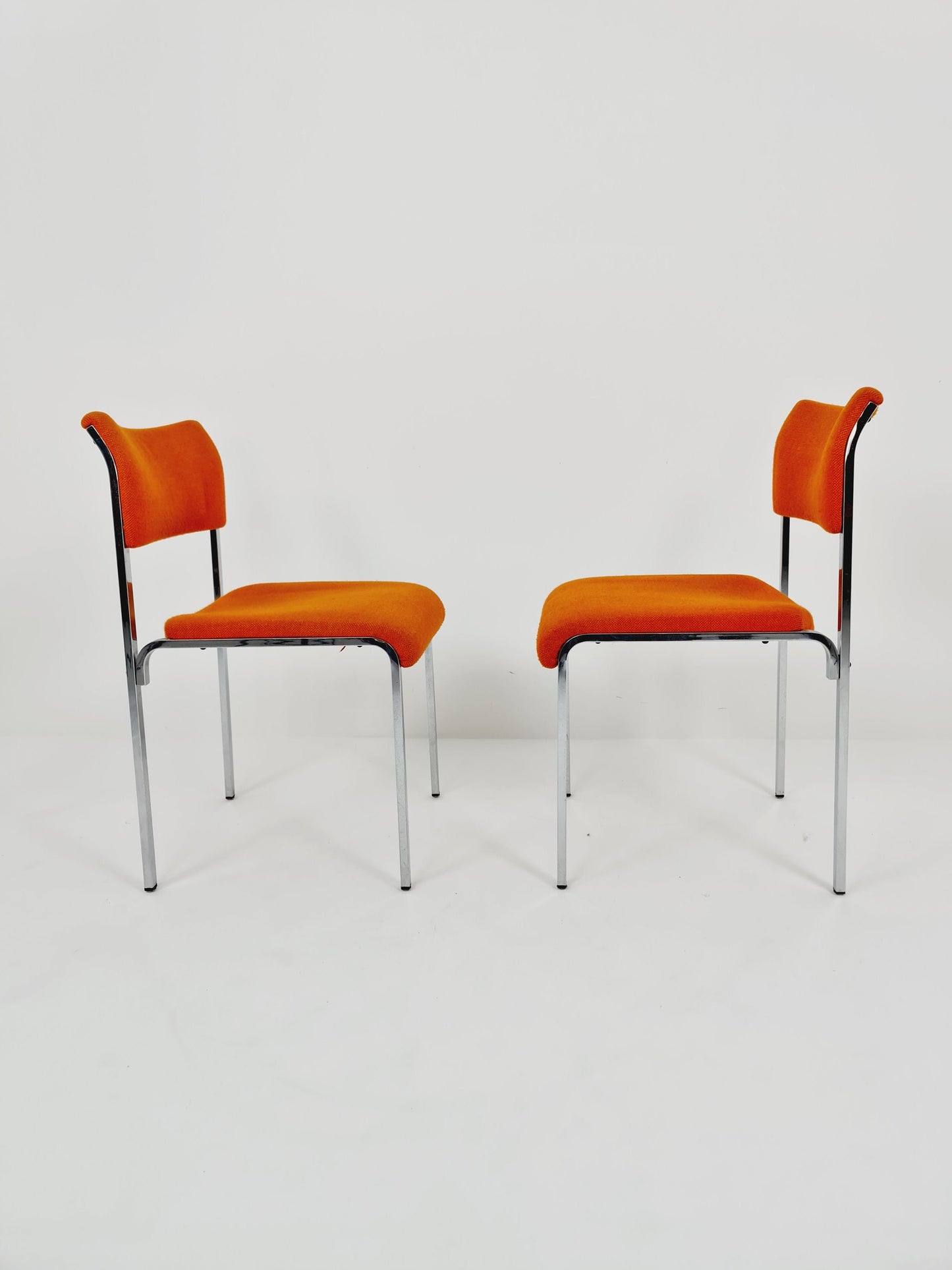 Set of 2 orange girsberger eurochairs, space age design 1970s