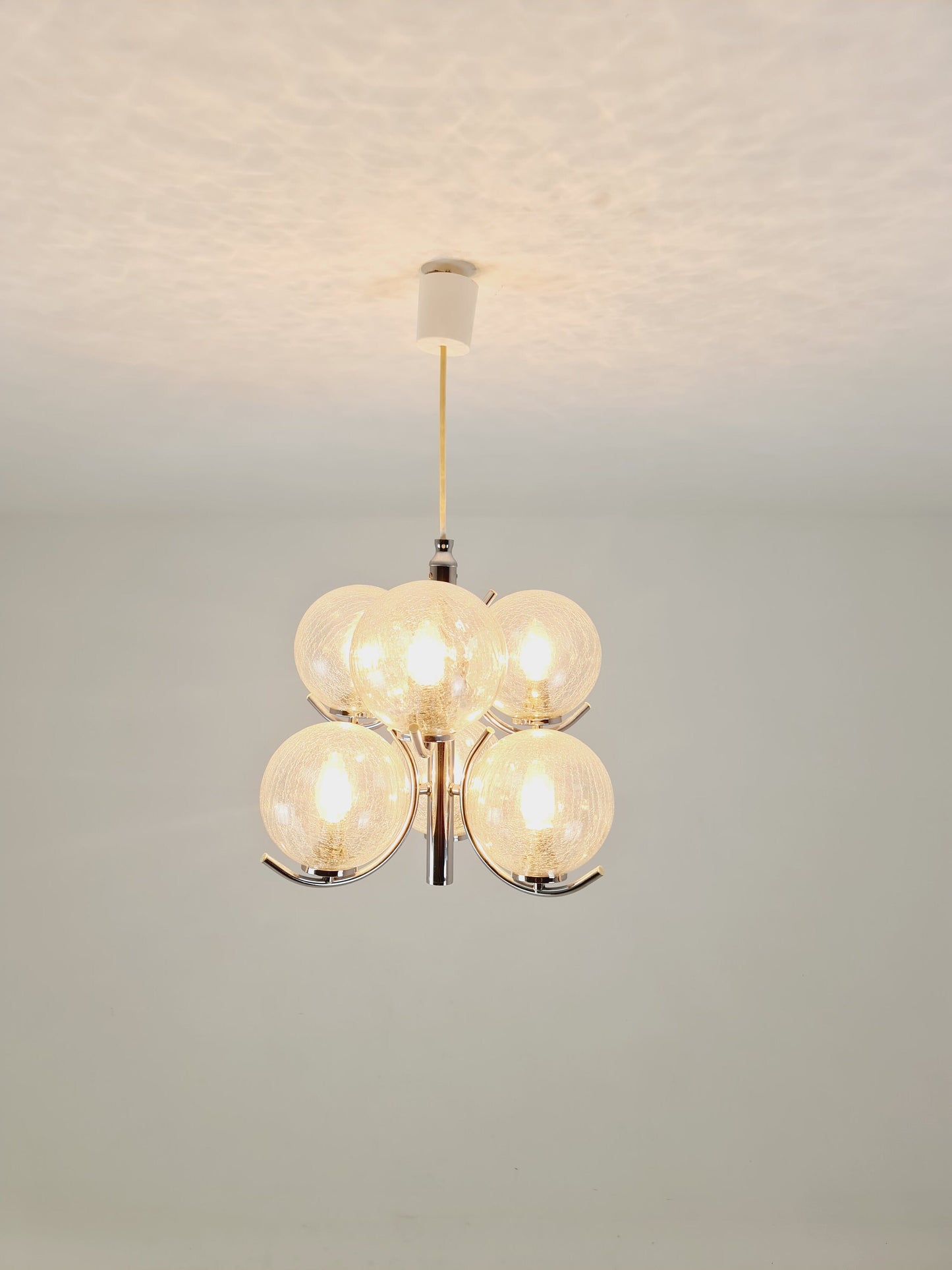 Space Age Ceiling lamp/ Pendant lamp by Richard Essig Sputnik Atom, chrome and glass, 1970s