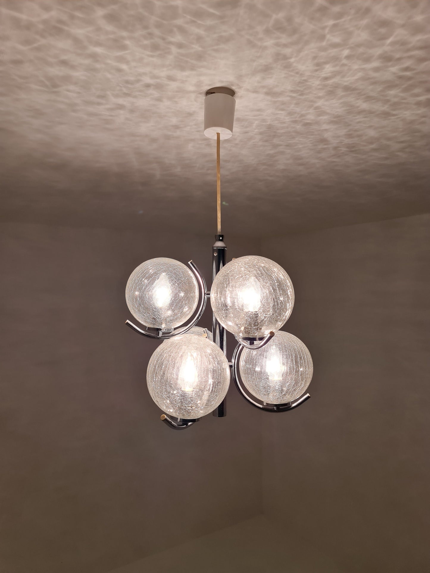 Space Age Ceiling lamp/ Pendant lamp by Richard Essig Sputnik Atom, chrome and glass, 1970s