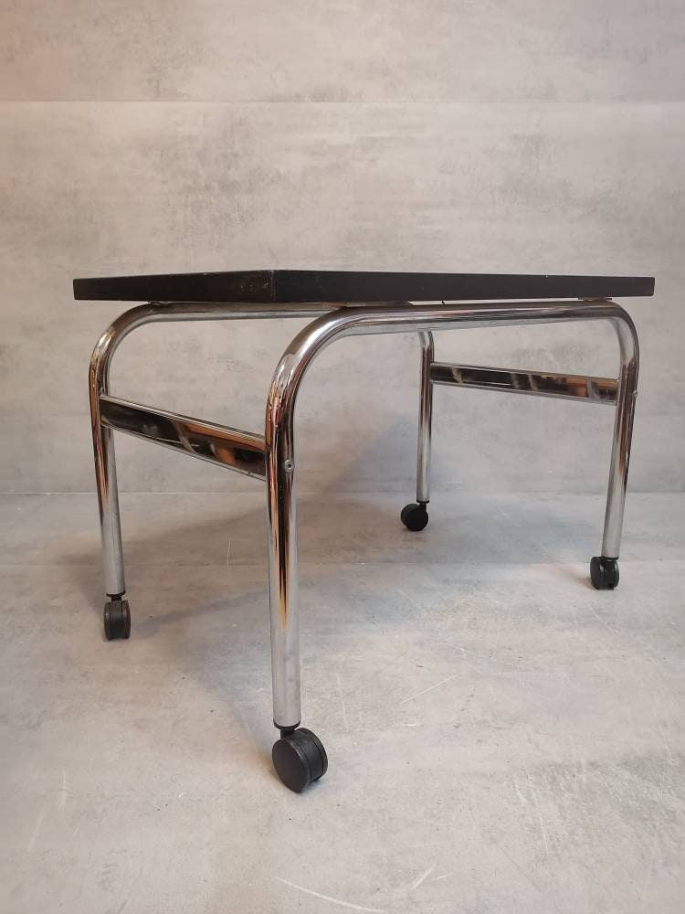 Mid-century modern Bauhaus design coffee table on wheels. 1980s Italy