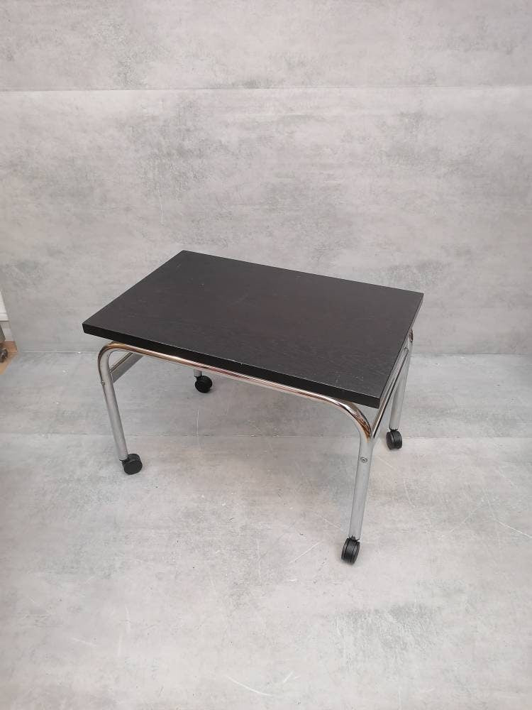 Mid-century modern Bauhaus design coffee table on wheels. 1980s Italy