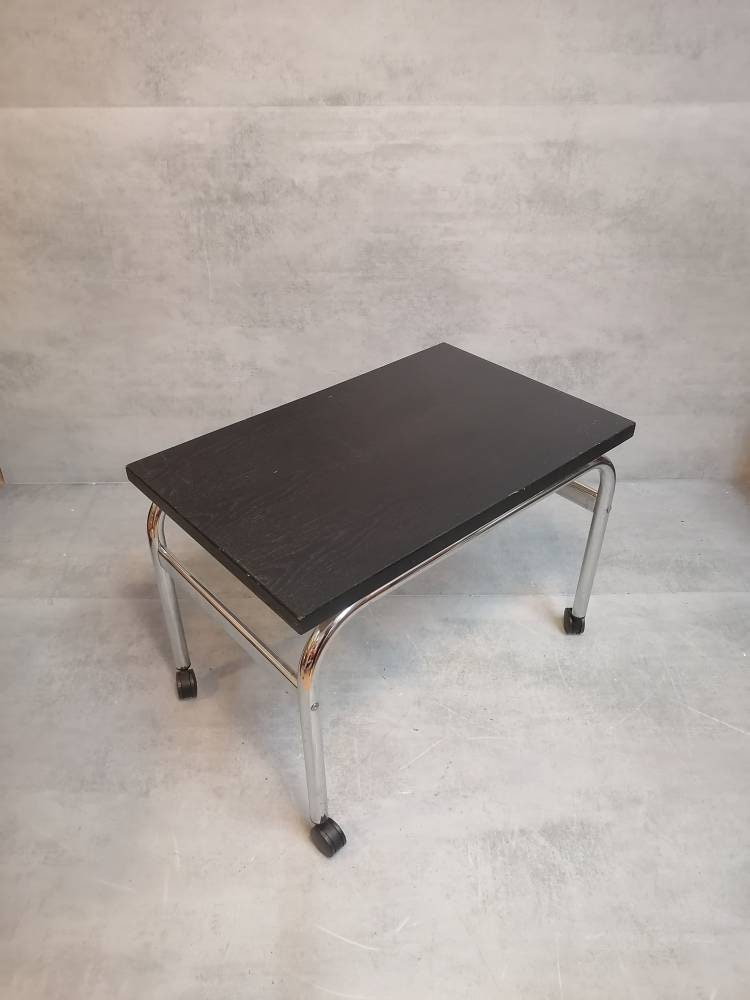 Mid-century modern Bauhaus design coffee table on wheels. 1980s Italy