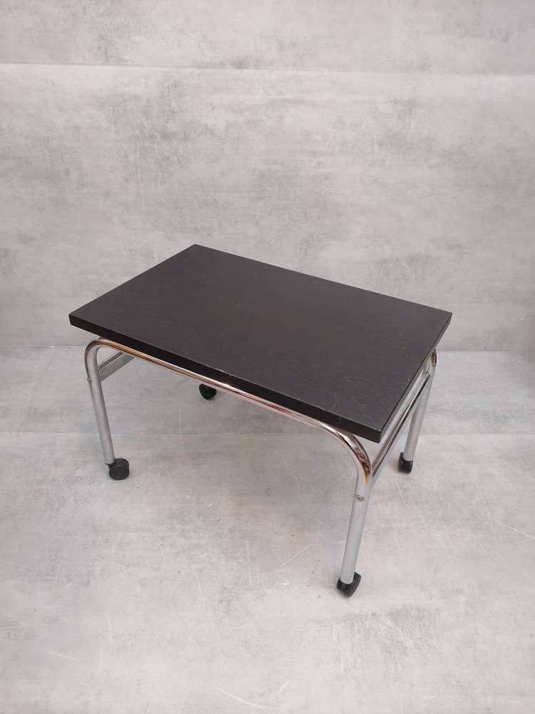 Mid-century modern Bauhaus design coffee table on wheels. 1980s Italy