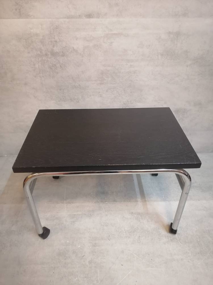 Mid-century modern Bauhaus design coffee table on wheels. 1980s Italy