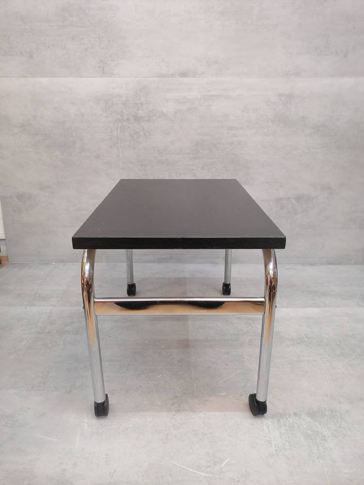 Mid-century modern Bauhaus design coffee table on wheels. 1980s Italy