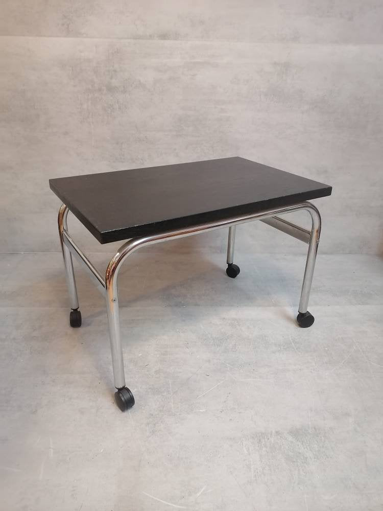 Mid-century modern Bauhaus design coffee table on wheels. 1980s Italy