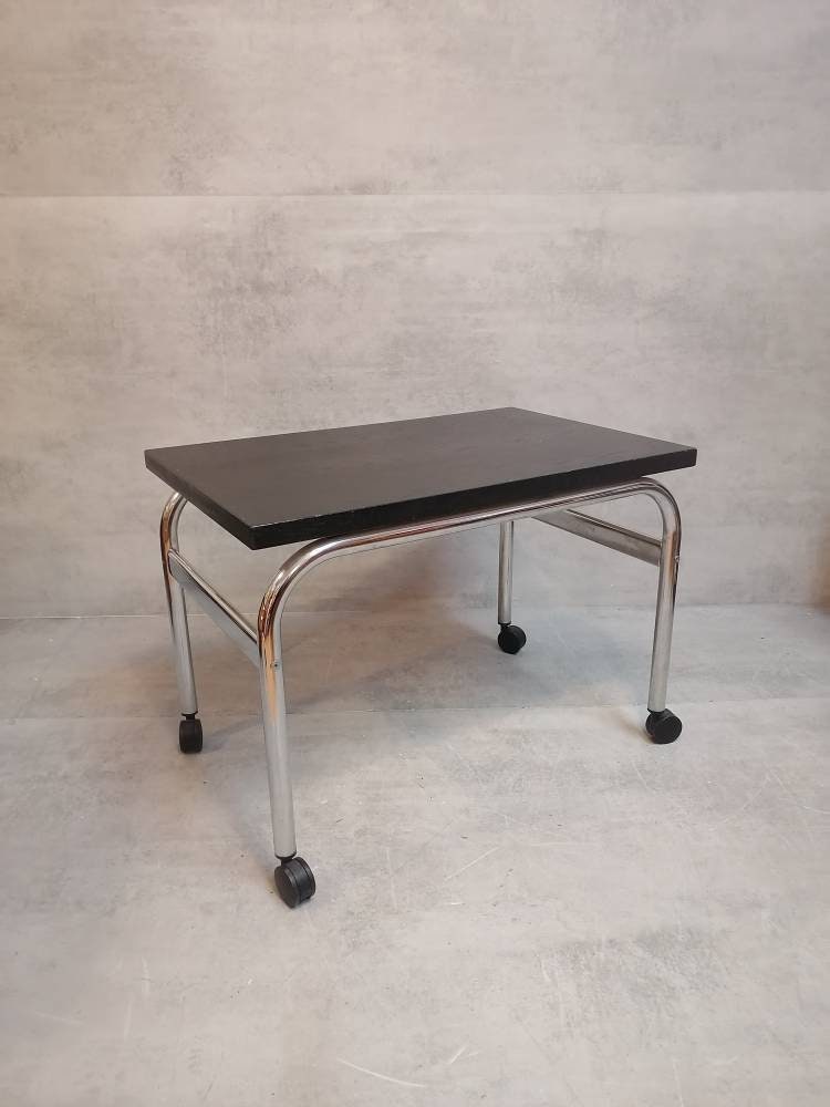 Mid-century modern Bauhaus design coffee table on wheels. 1980s Italy