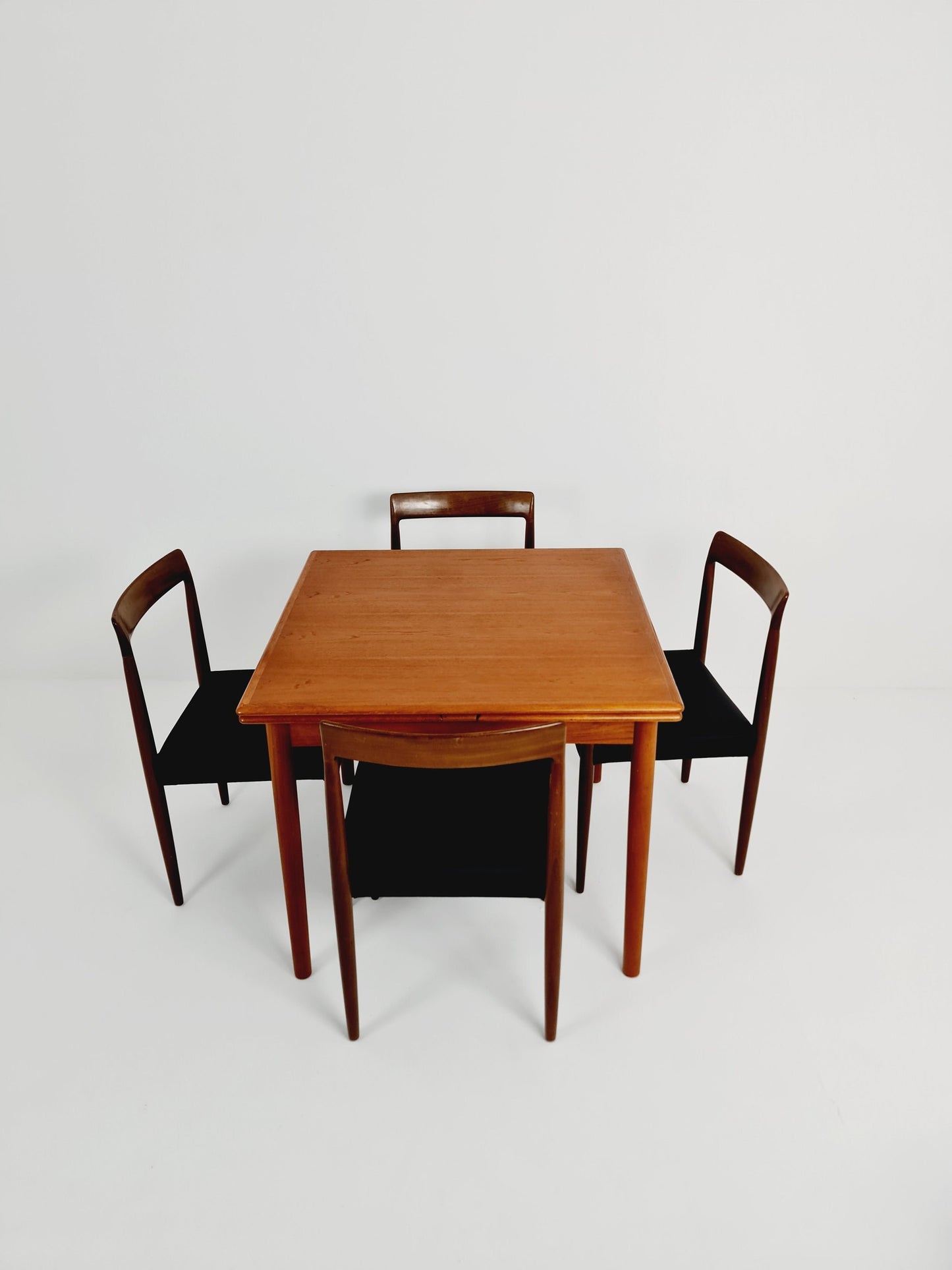 Mid centruy Danish Teak Dining Table By Am Ansager Möbler, 1960s