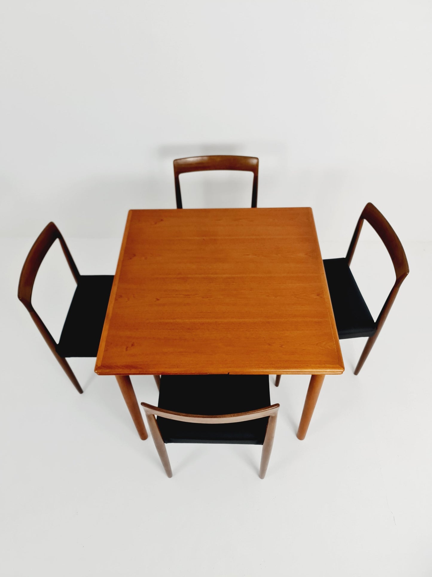 Mid centruy Danish Teak Dining Table By Am Ansager Möbler, 1960s