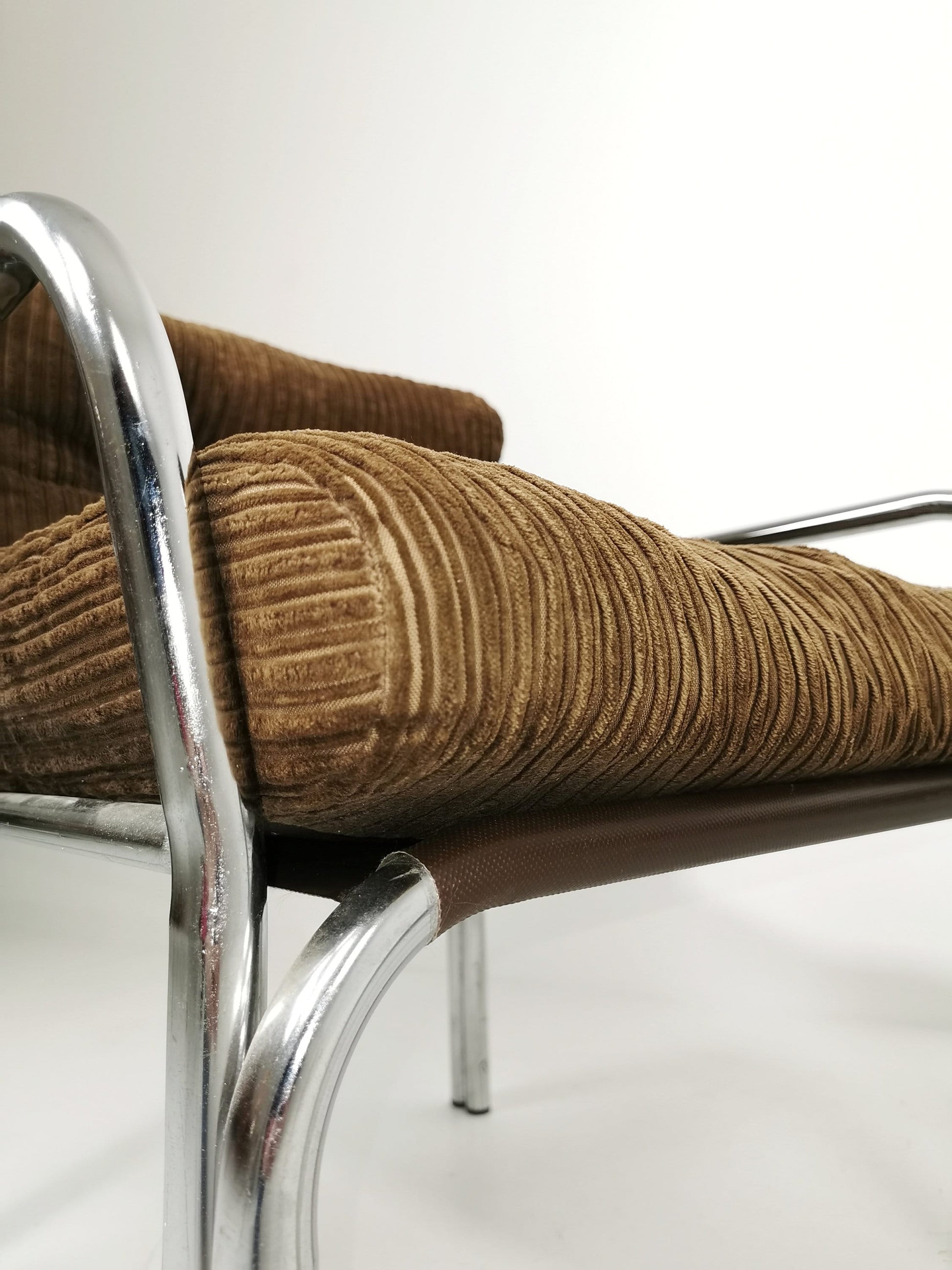 One of tow Bauhaus lounge armchairs in Tublar chrome with velvet upholstery, 1980s