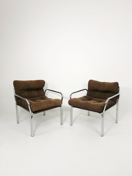 One of tow Bauhaus lounge armchairs in Tublar chrome with velvet upholstery, 1980s