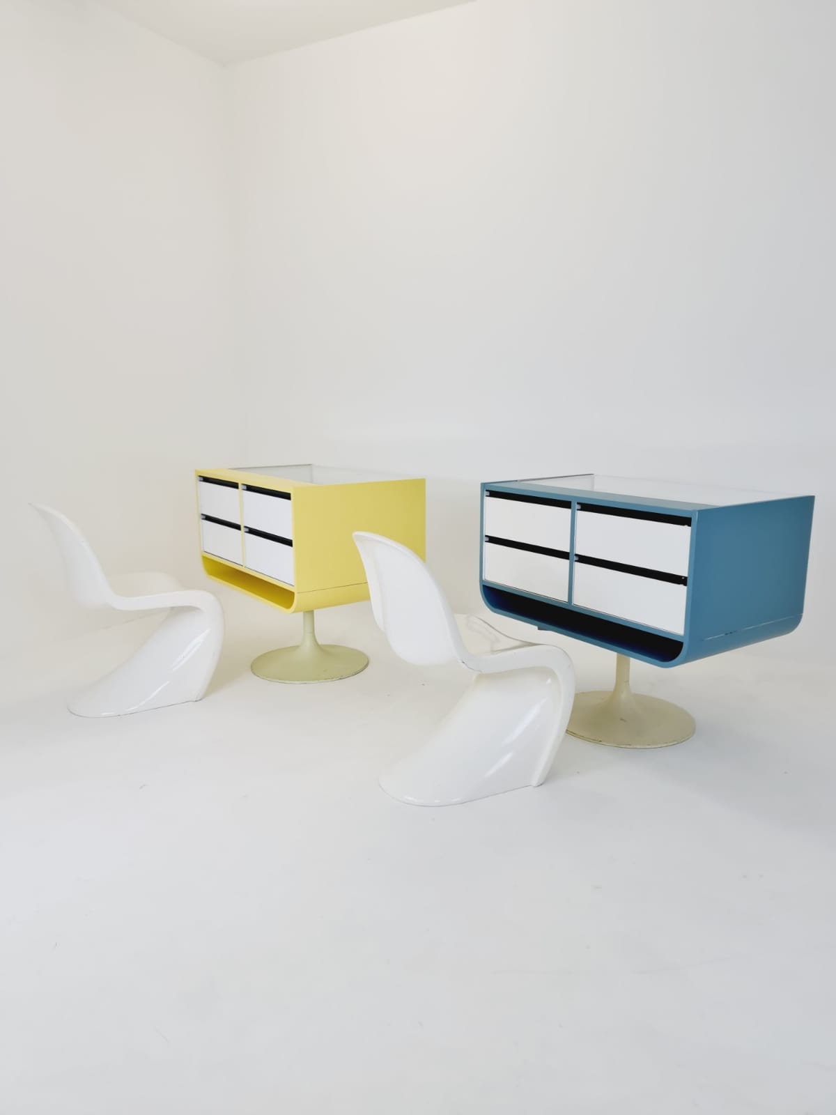 Space Age mid century Tulip show case drawers with glass front 1970s