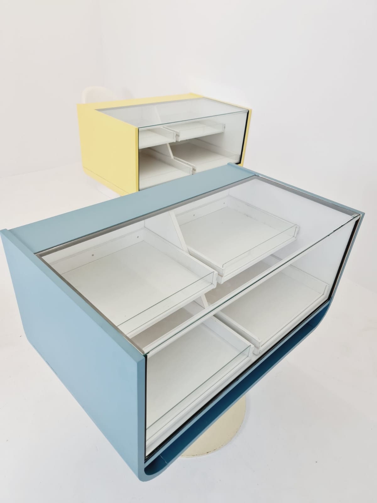 Space Age mid century Tulip show case drawers with glass front 1970s