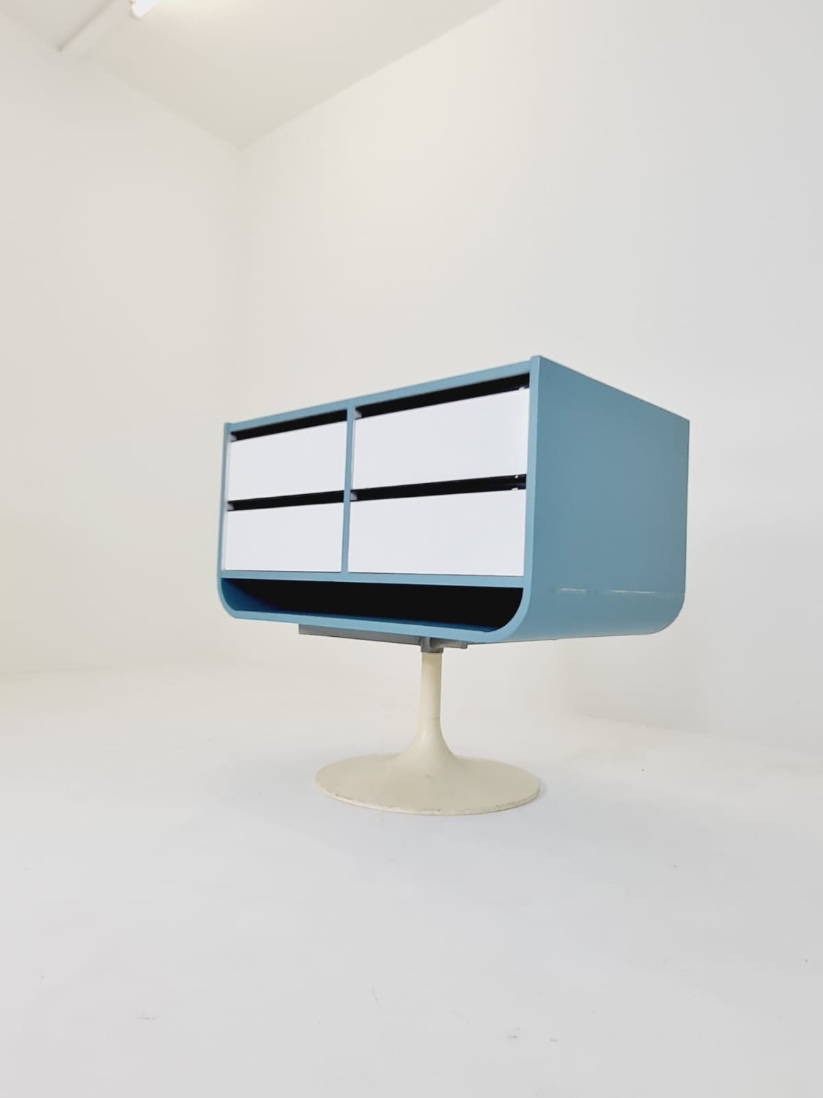 Space Age mid century Tulip show case drawers with glass front 1970s