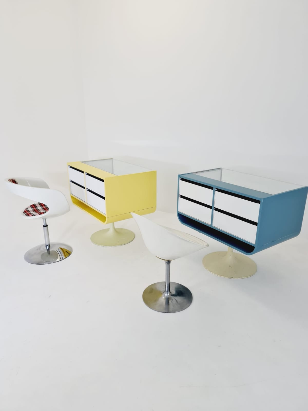 Space Age mid century Tulip show case drawers with glass front 1970s