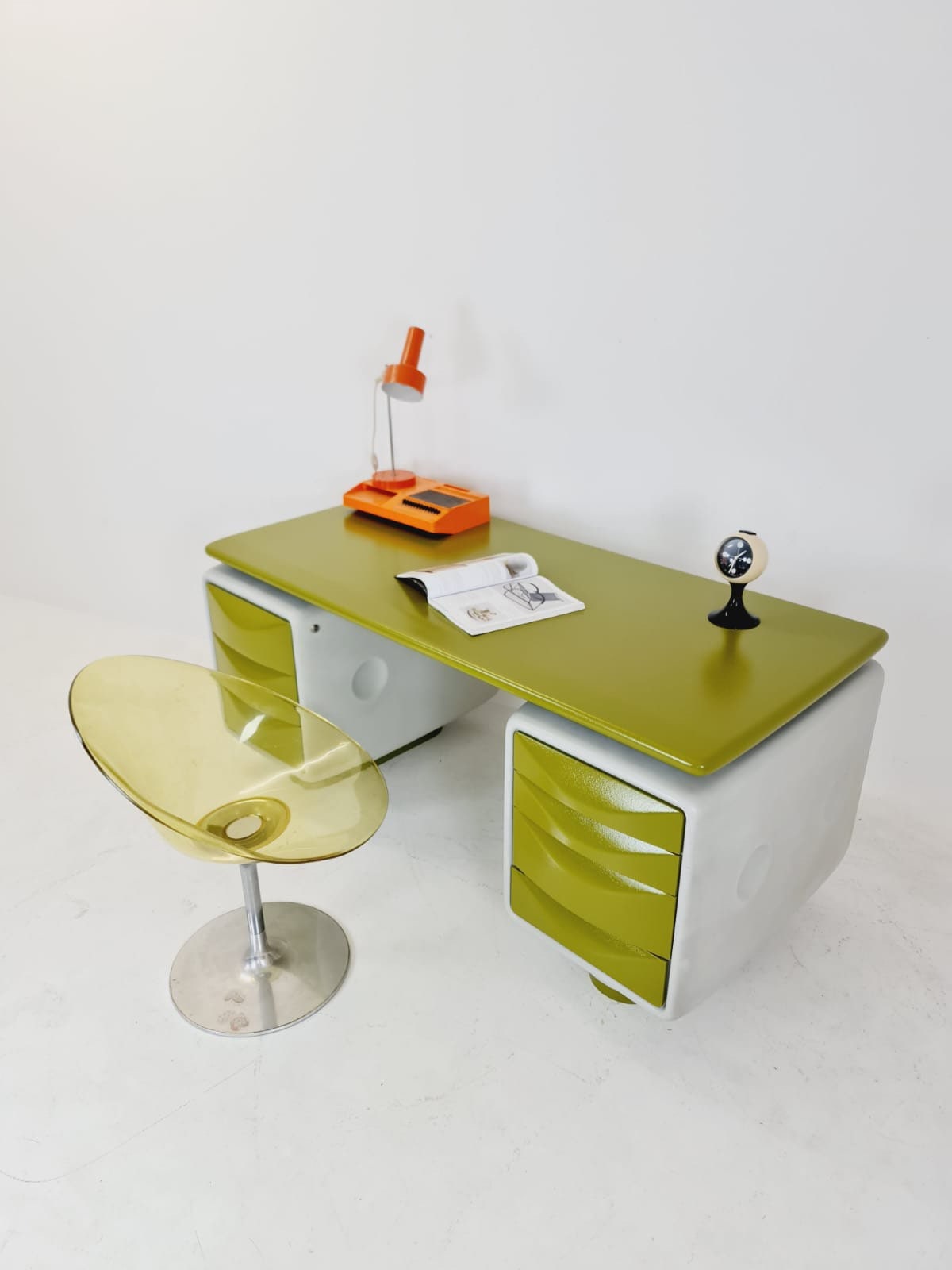 1 of 1 limted Edition Space age Ernest Igl for Wilhelm Werndl Directors Igl-Jet Writing Desk in Fiberglass, 1970s