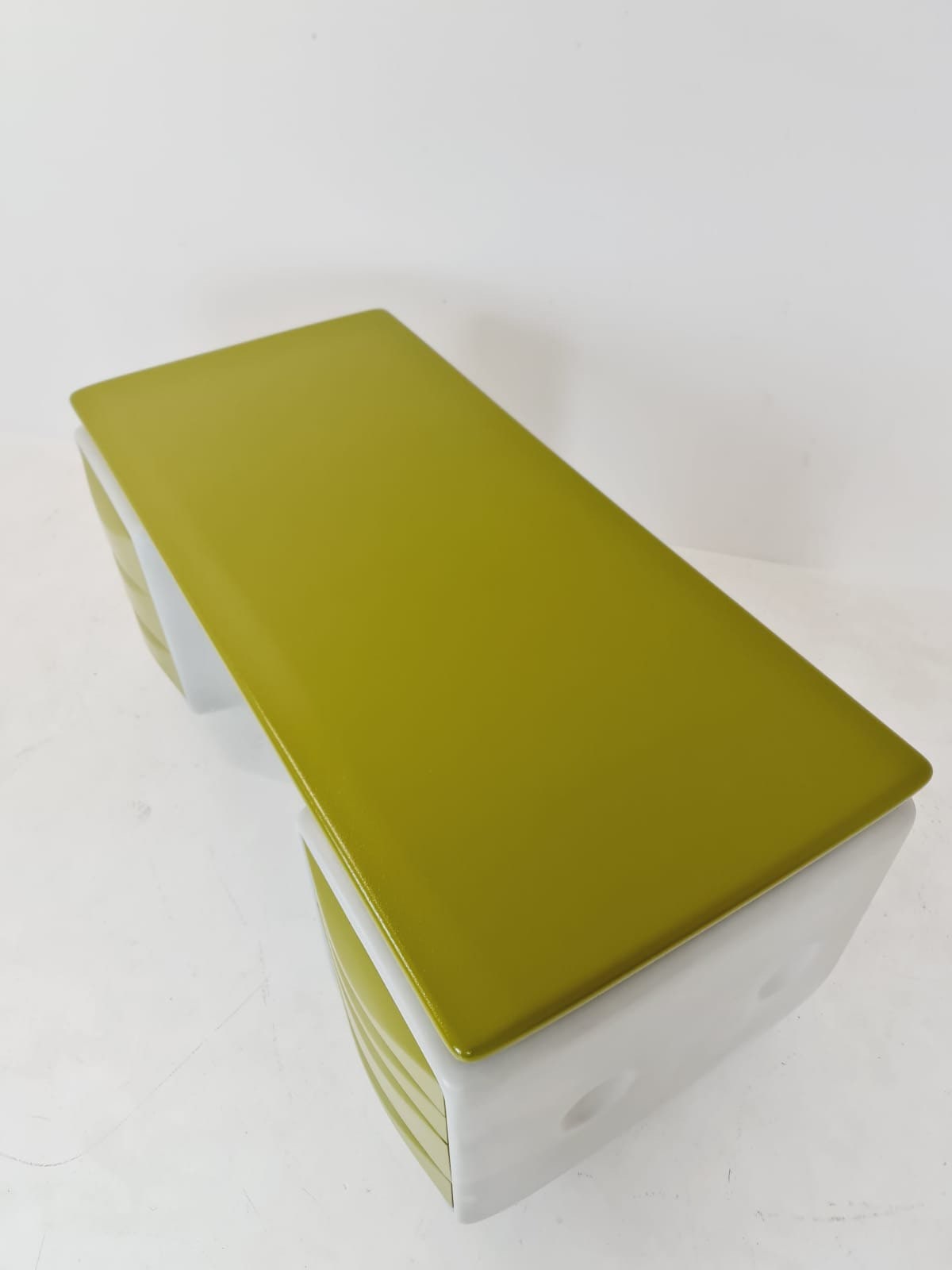1 of 1 limted Edition Space age Ernest Igl for Wilhelm Werndl Directors Igl-Jet Writing Desk in Fiberglass, 1970s