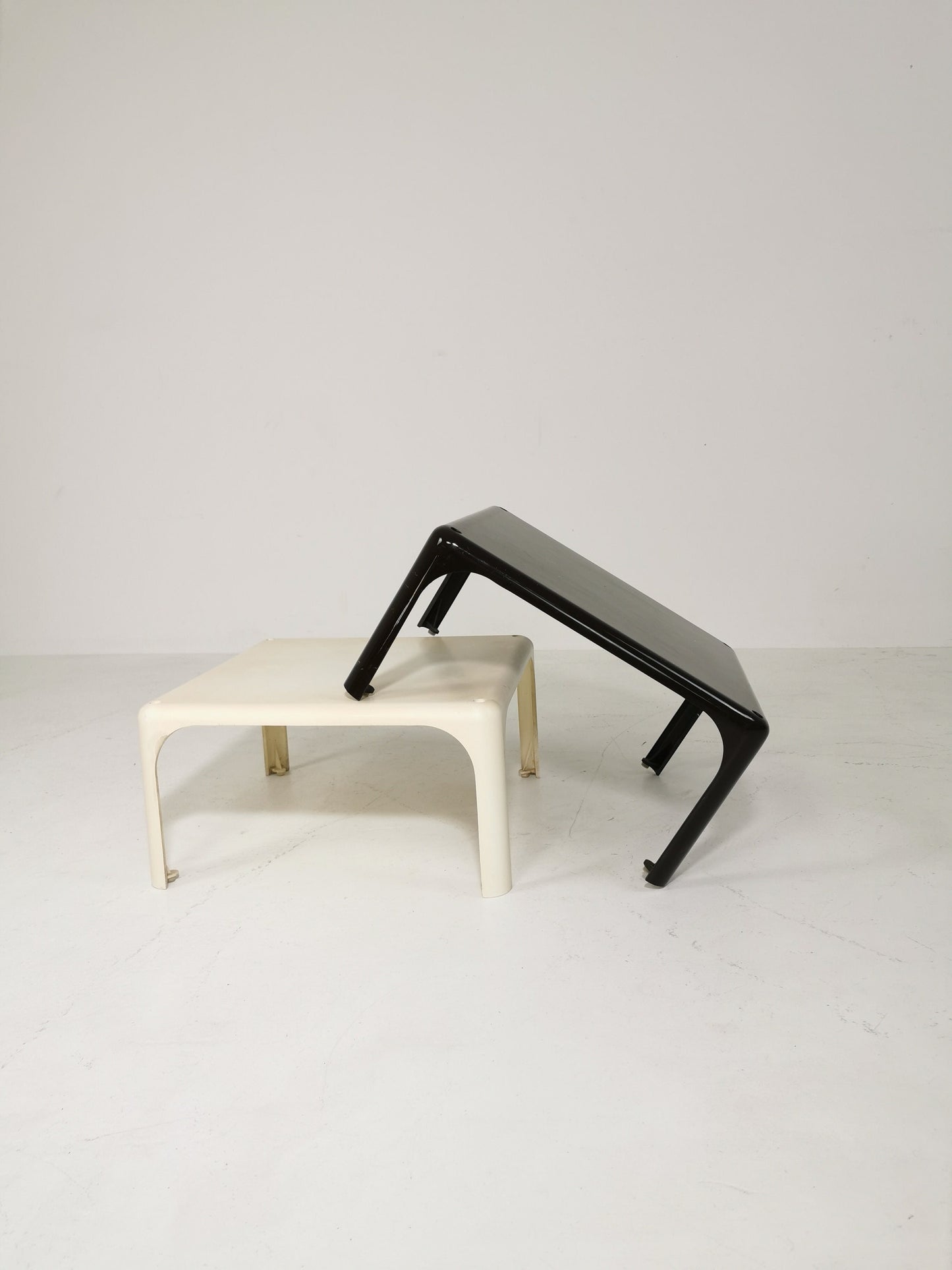 Space age design Elena table by vico magistretti for merta italy 1966