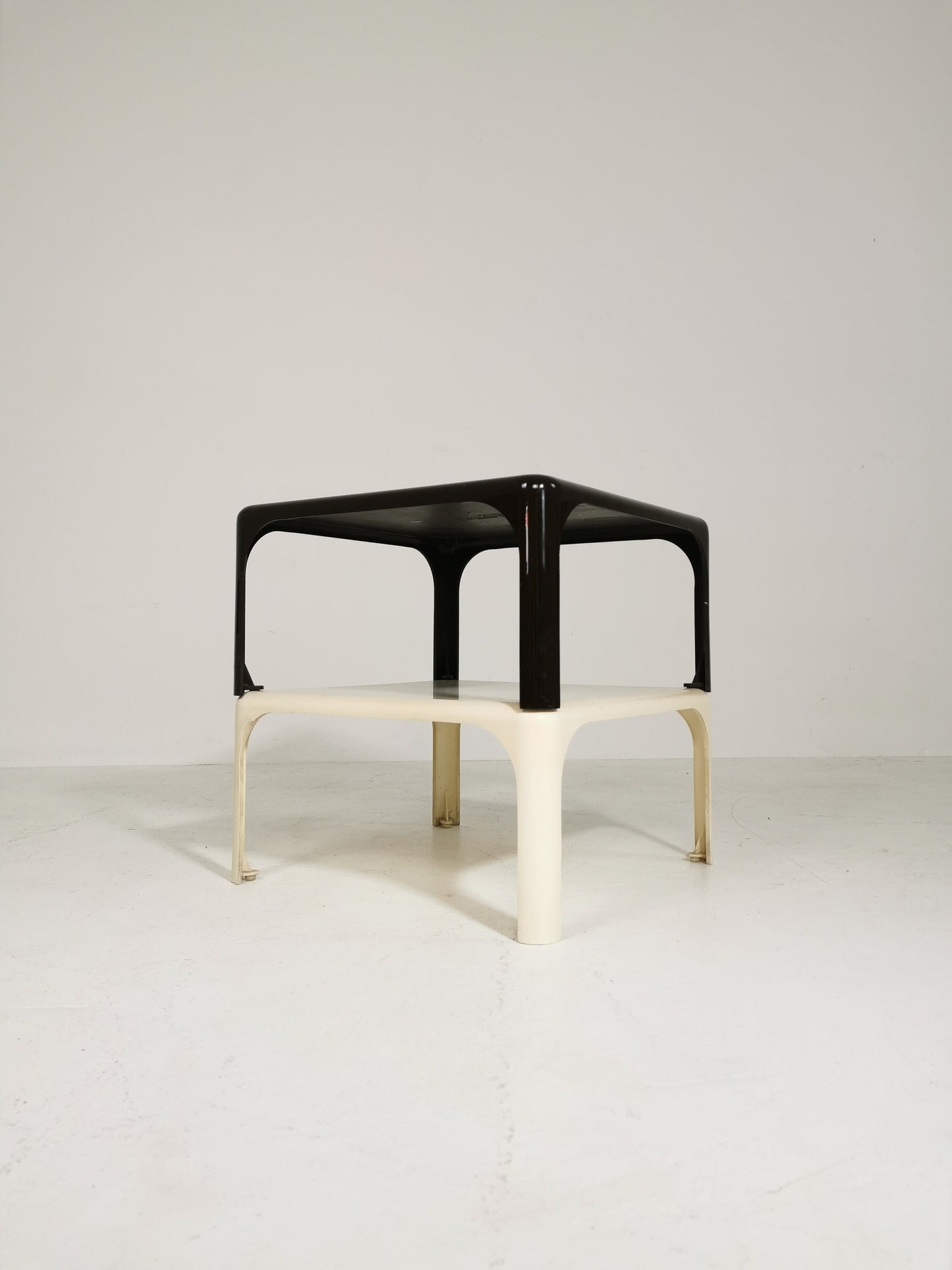 Space age design Elena table by vico magistretti for merta italy 1966