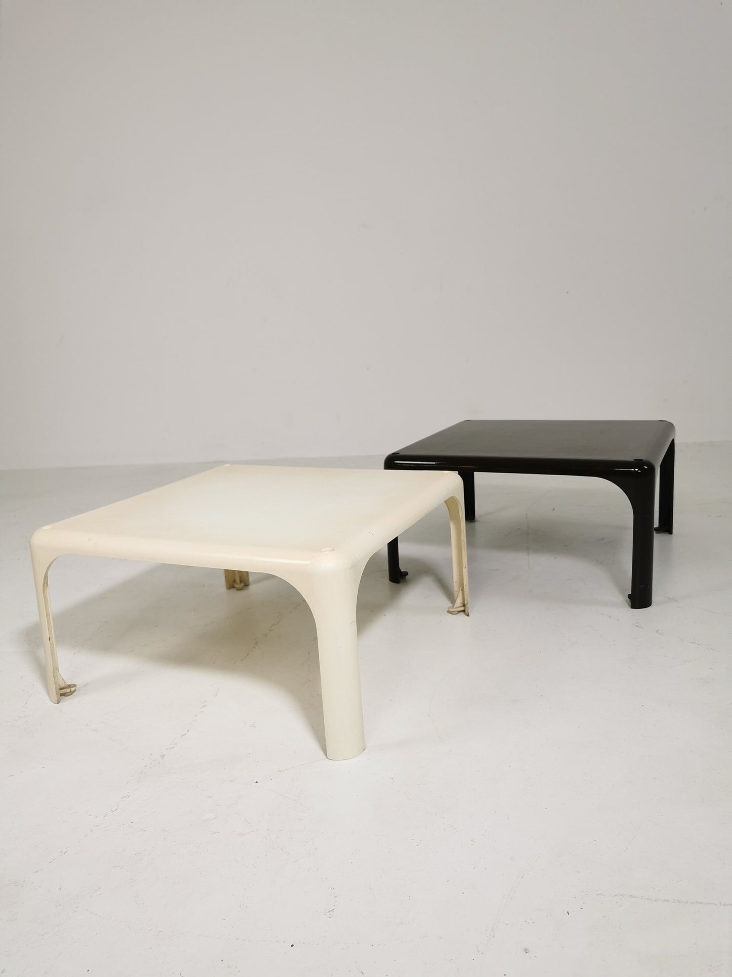 Space age design Elena table by vico magistretti for merta italy 1966