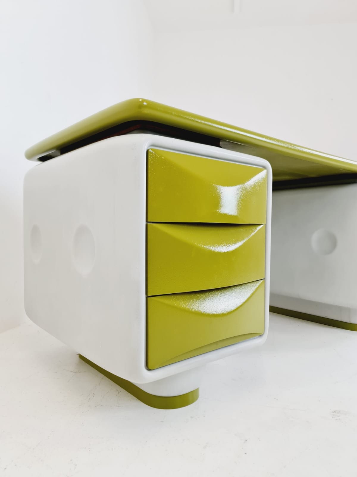1 of 1 limted Edition Space age Ernest Igl for Wilhelm Werndl Directors Igl-Jet Writing Desk in Fiberglass, 1970s