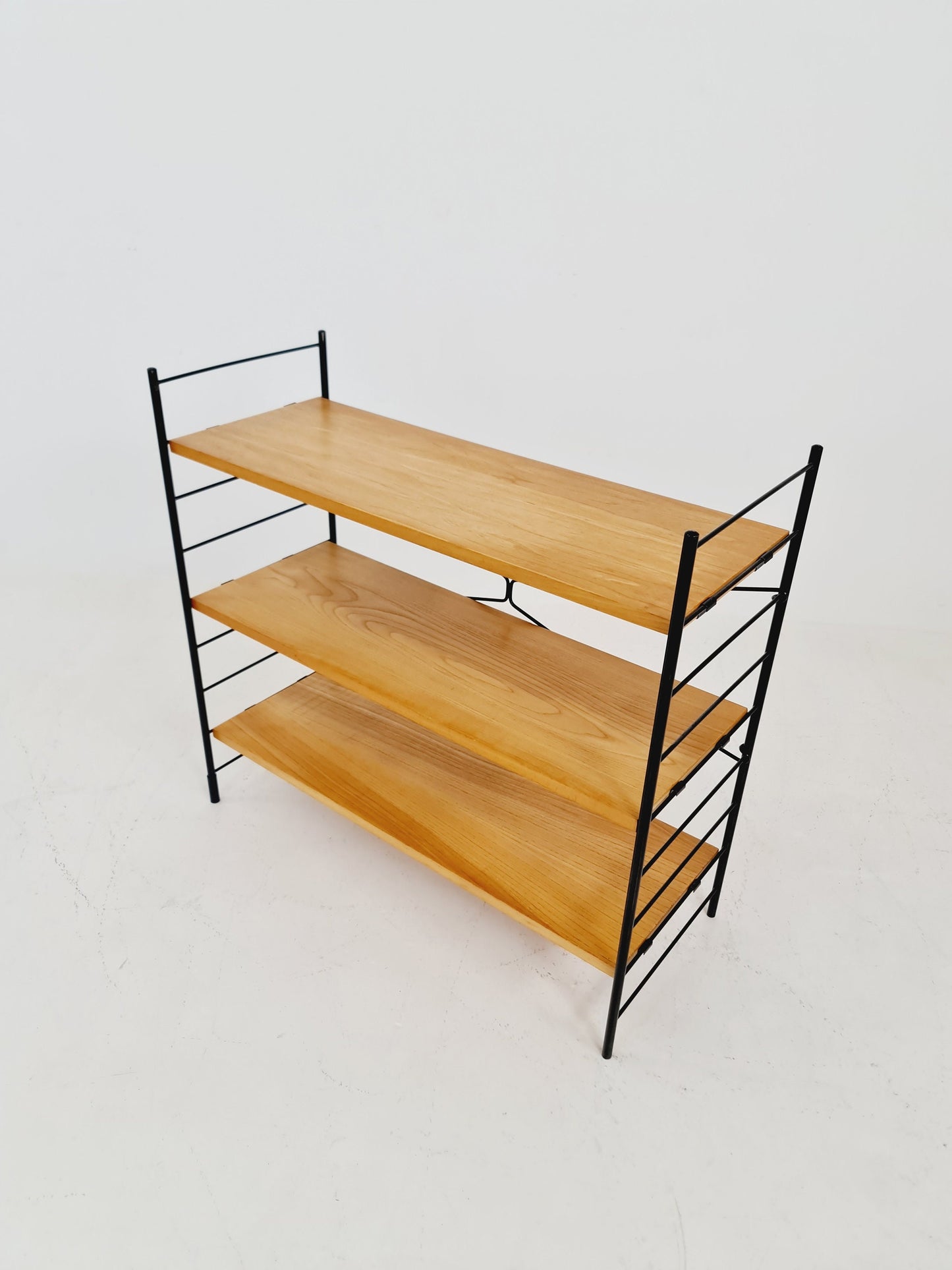Freestanding string shelf in Red oak from the 50s by WHB Germnay