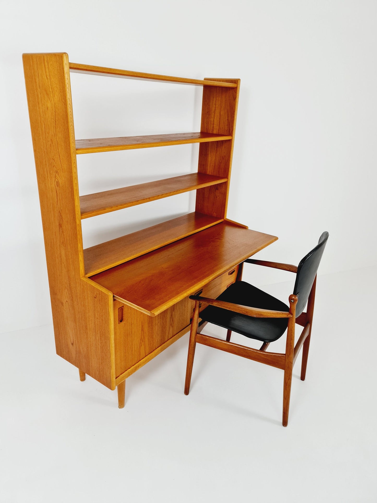 Danish freestanding vintage bookshelf system/ book case teak by Bengt Ruda, 1960s