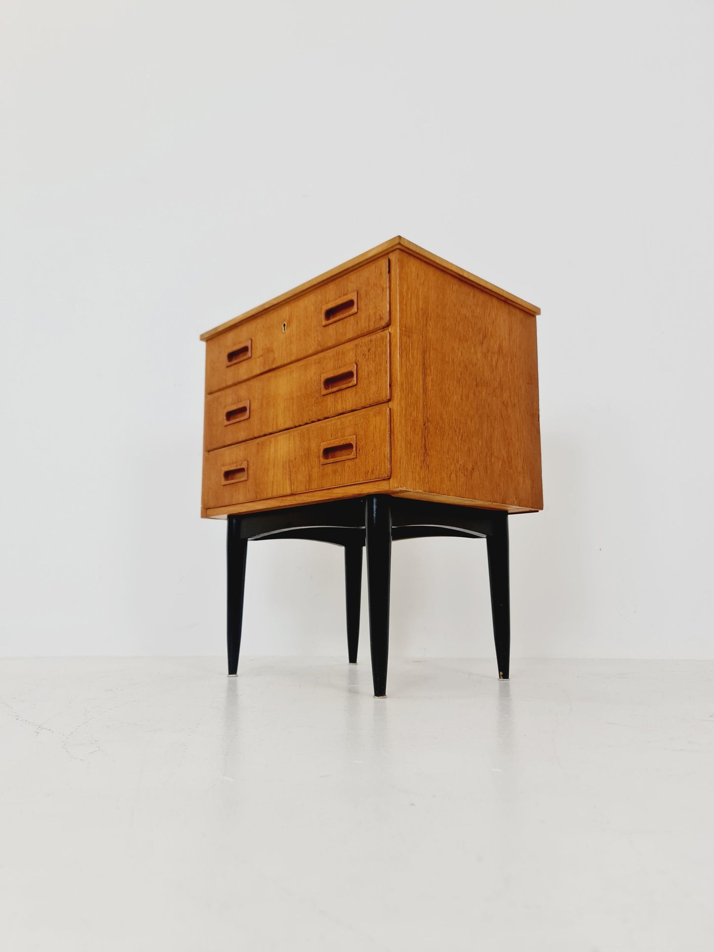 Midcentury danish design chest of drawers / drawer dresser /3 drawers cabinet, 1960s