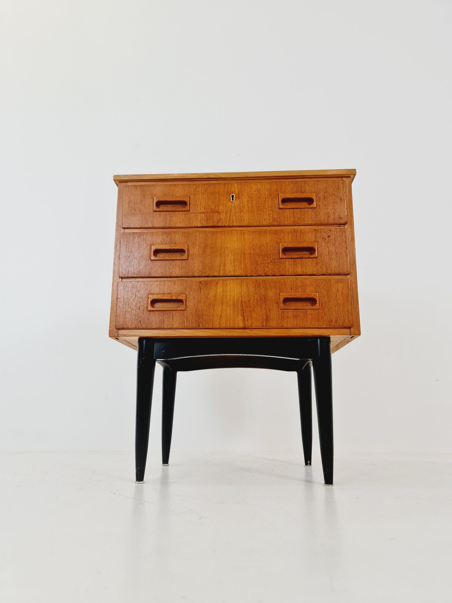 Midcentury danish design chest of drawers / drawer dresser /3 drawers cabinet, 1960s