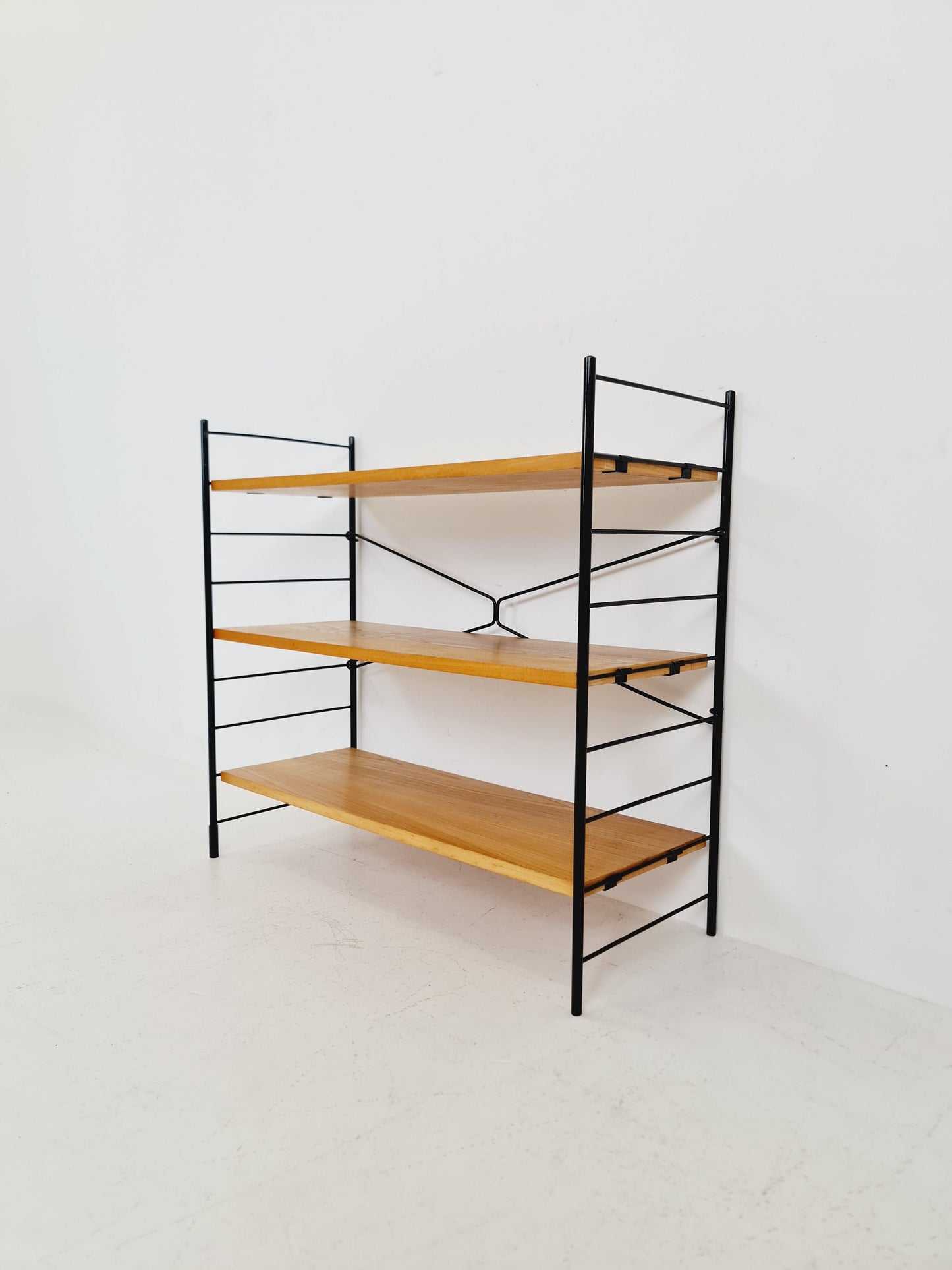 Freestanding string shelf in Red oak from the 50s by WHB Germnay
