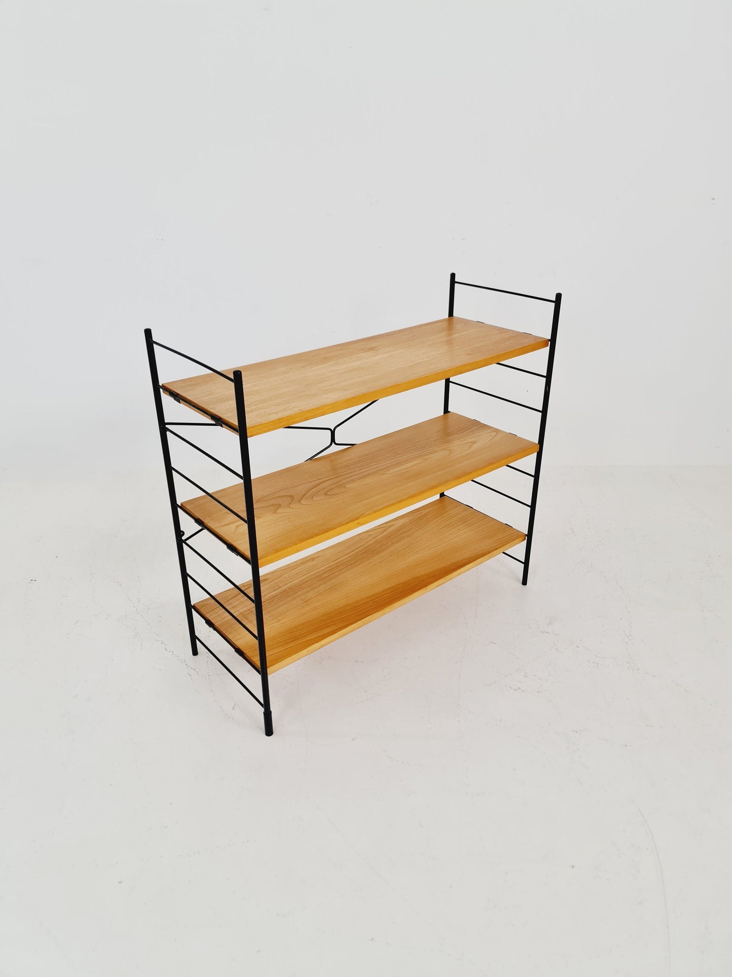 Freestanding string shelf in Red oak from the 50s by WHB Germnay