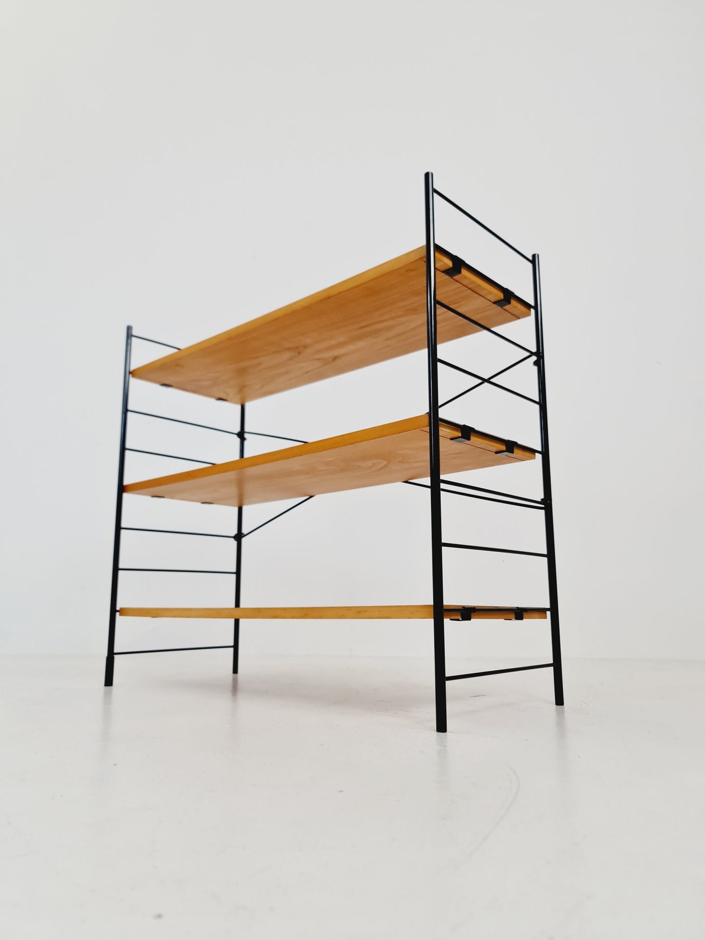 Freestanding string shelf in Red oak from the 50s by WHB Germnay
