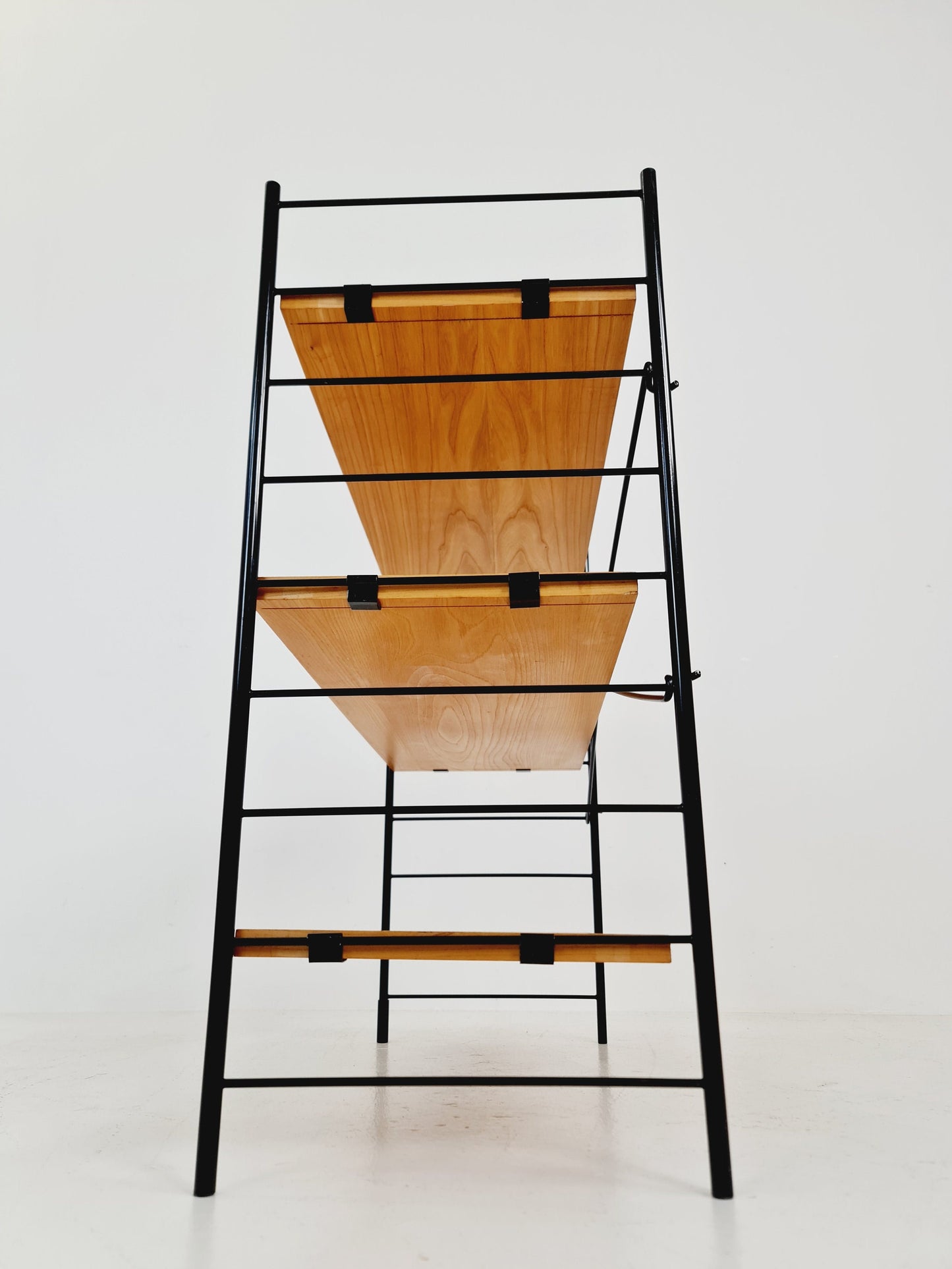 Freestanding string shelf in Red oak from the 50s by WHB Germnay