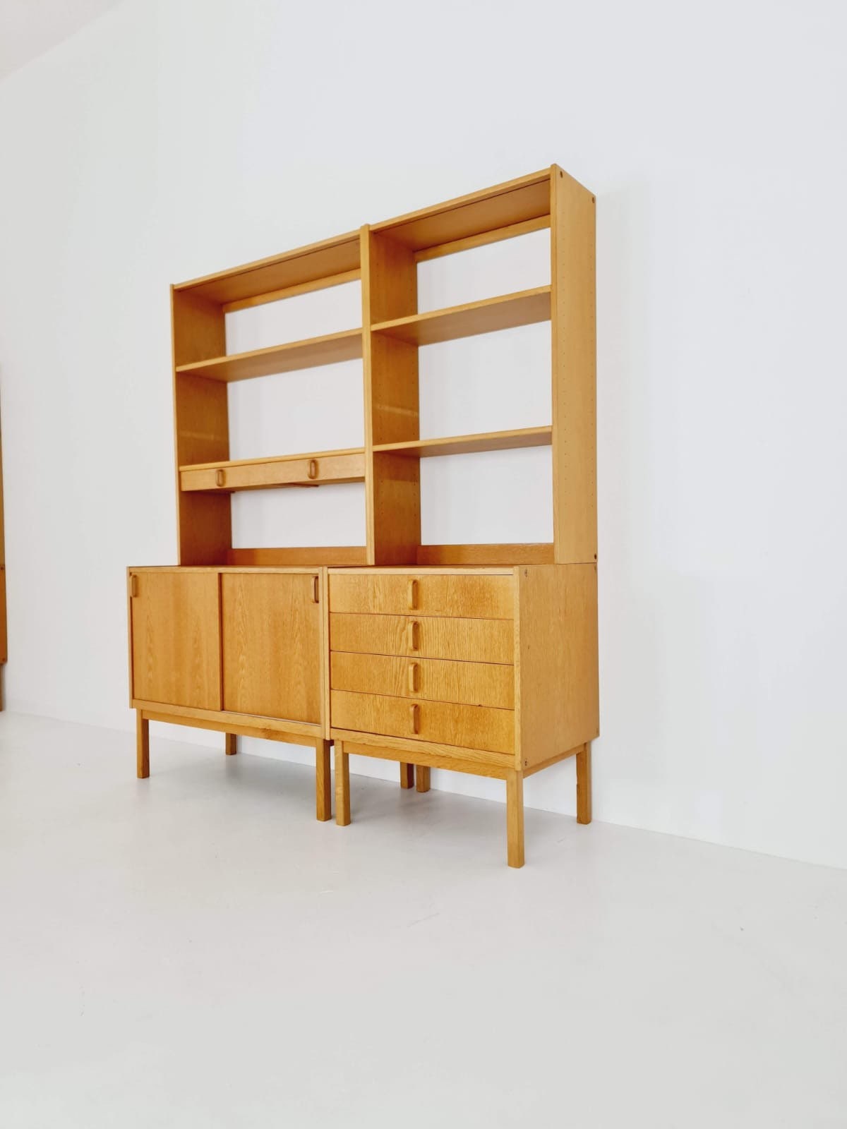 Midcentury Swedish oak bookcase unit By Bertil Fridhagen, Bodafors, 1960s