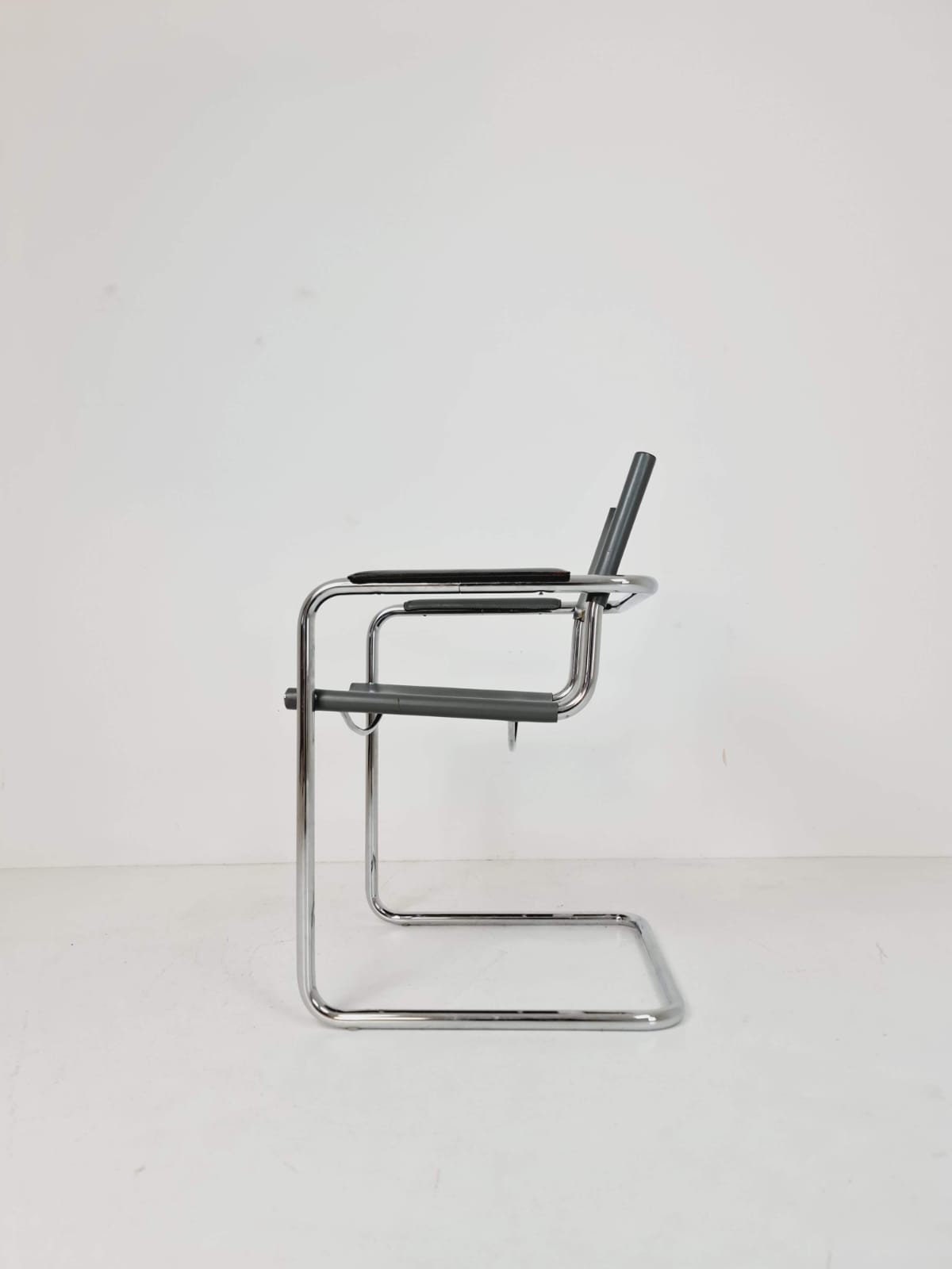 1 of 4 original Model MG5 Centro Studi desk grey leather chair by Mart Stam & Marcel Breuer for Matteo Grassi, 1970s