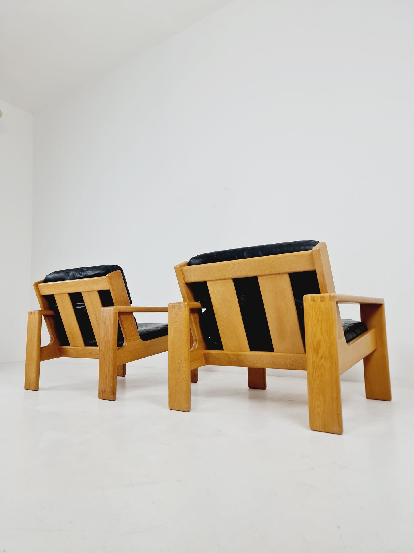 Midcentury “Bonanza” easy chairs by Esko Pajamies for Askoo, Finland, 1960s, Set of 2