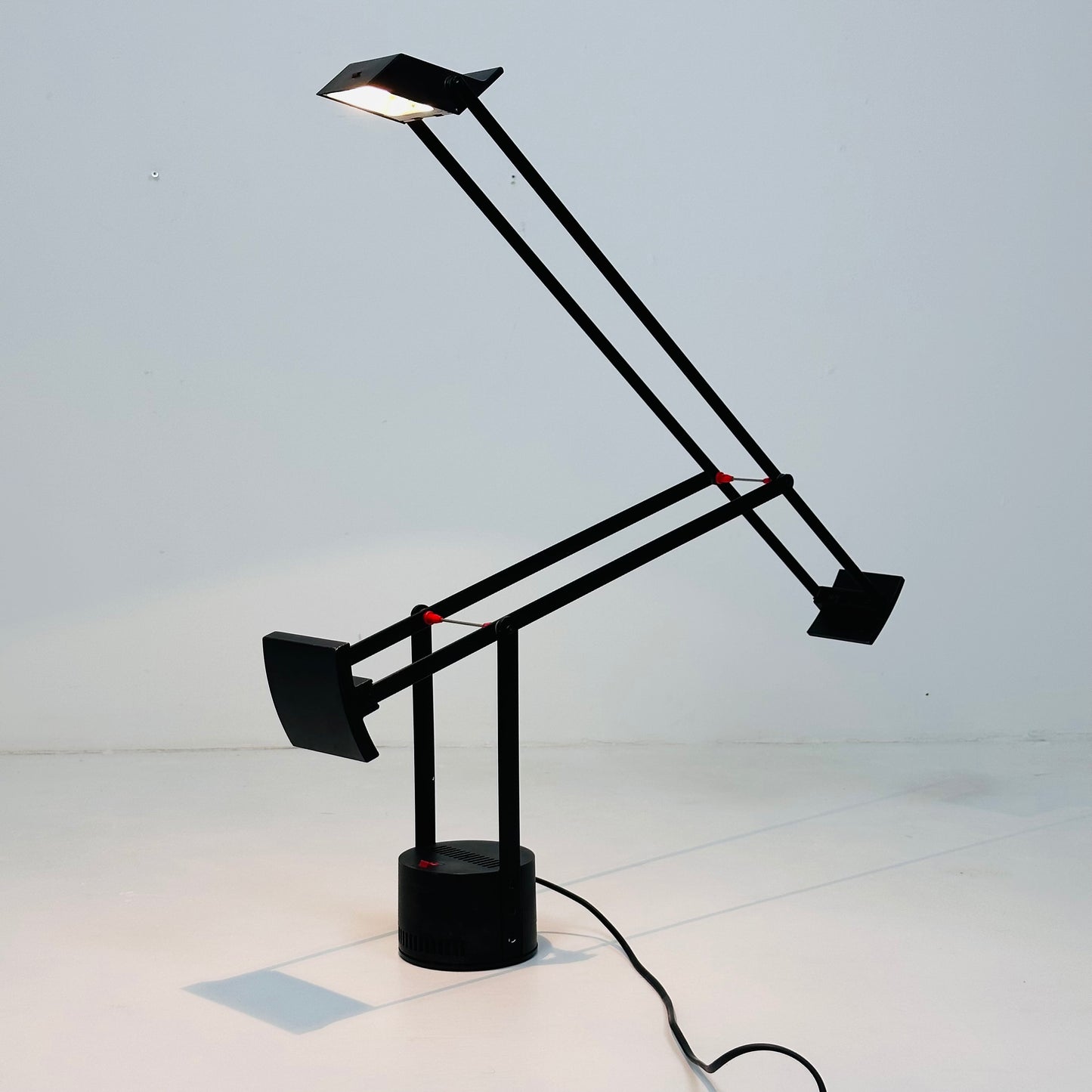 Vintage Italian Tizio Table Lamp by Richard Sapper for Artemide, 1972