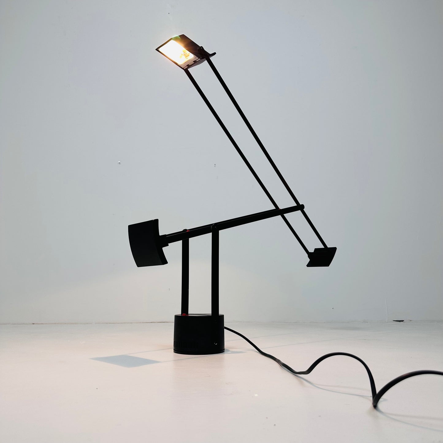Vintage Italian Tizio Table Lamp by Richard Sapper for Artemide, 1972
