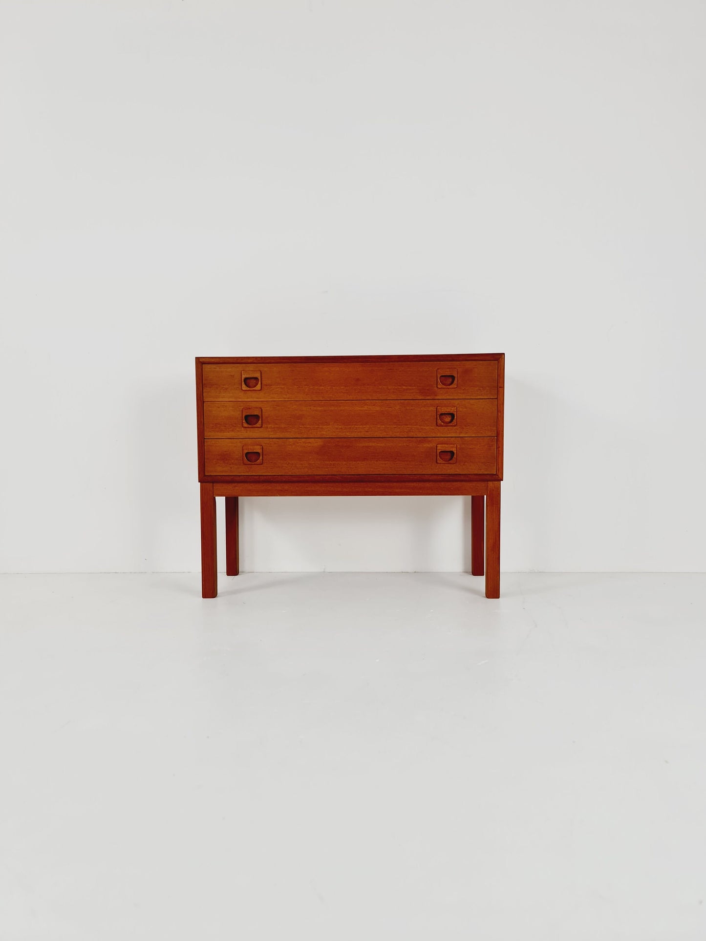 Midcentury Danish design chest of drawers / drawer dresser /3 drawers cabinet, 1960s