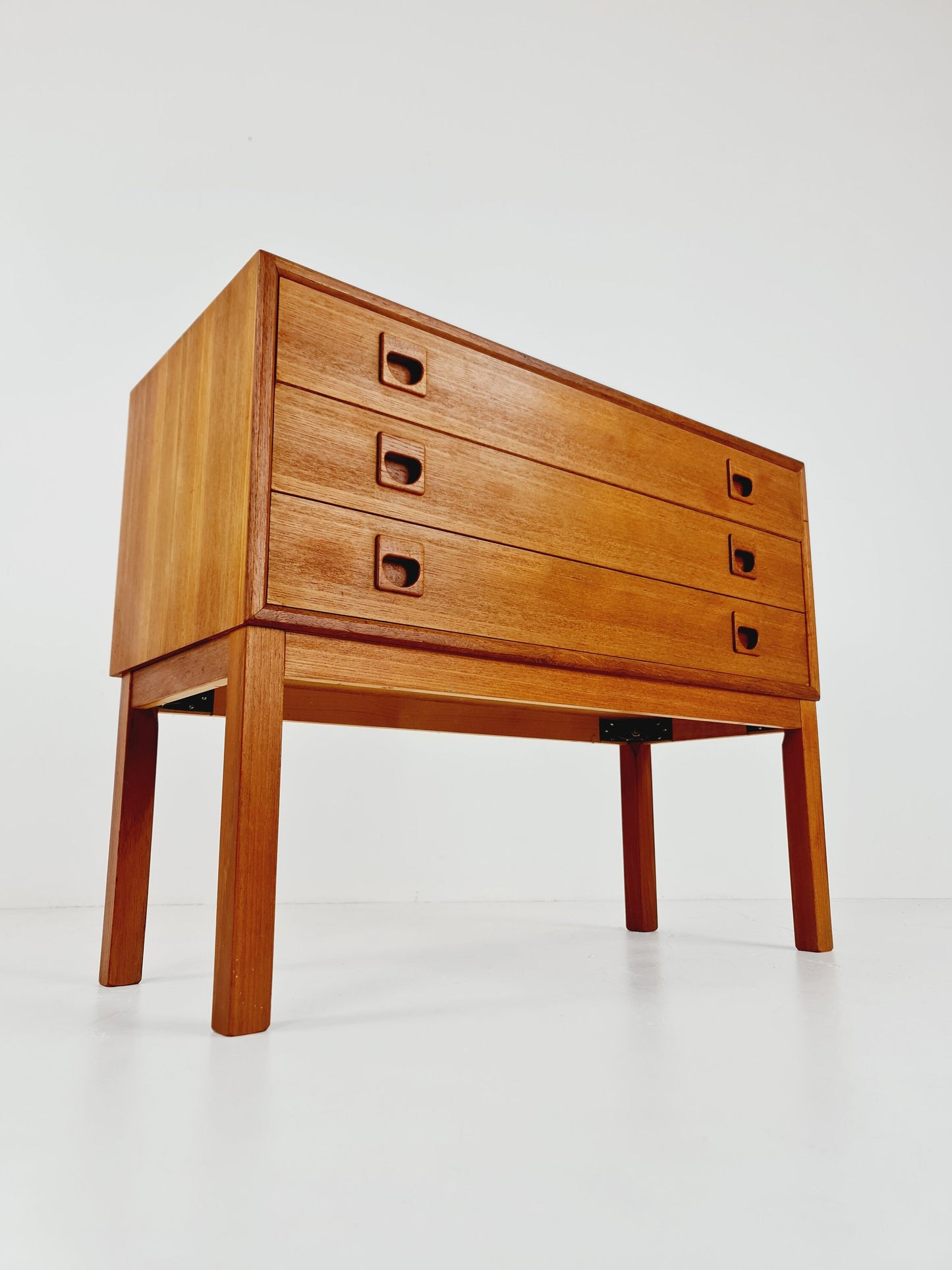 Midcentury Danish design chest of drawers / drawer dresser /3 drawers cabinet, 1960s