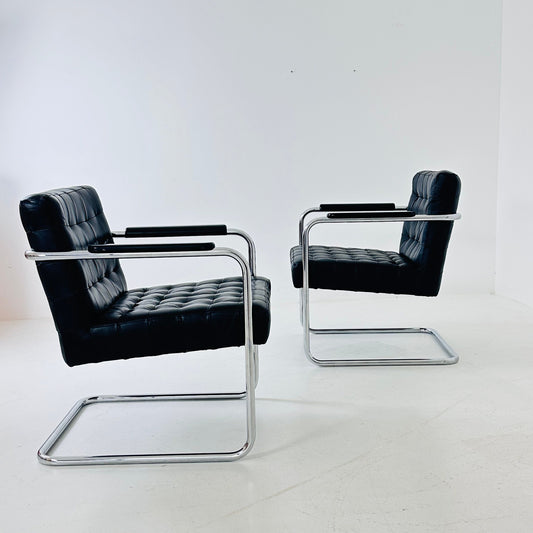 Set of tow Bauhaus black leather loung chairs 1980s