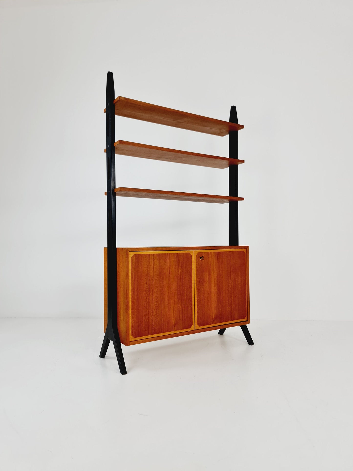 Danish freestanding Midcentury vintage bookshelf system / bookcase teak by Bengt Ruda Model ”Roxen”, 1960s